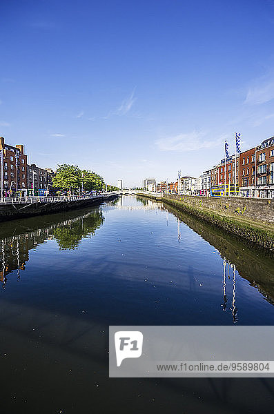 Irland  Grafschaft Dublin  Dublin  River Liffey und Ha'penny Bridge