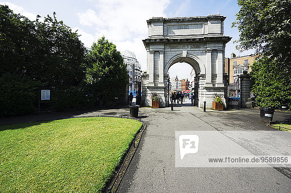 Ireland  County Dublin  Dublin  Southside  Entrance portal to the Park St Stephen's Green