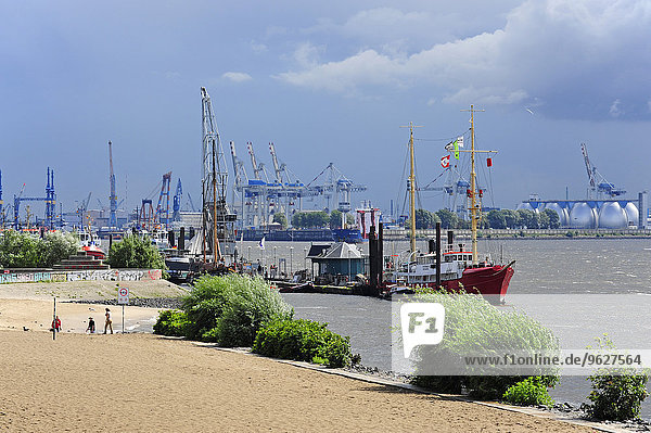 Deutschland  Hamburg  Oevelgoenne  Hafen und Elbufer