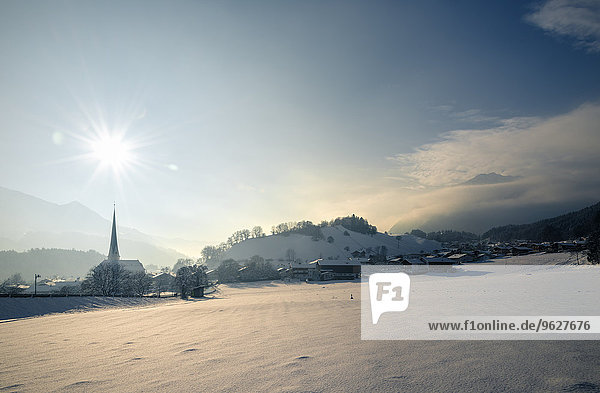 Österreich  Tirol  Wiesing  Stadtbild im Winter