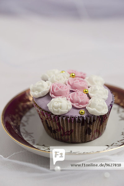 Cupcake mit Rosenblütenfondant