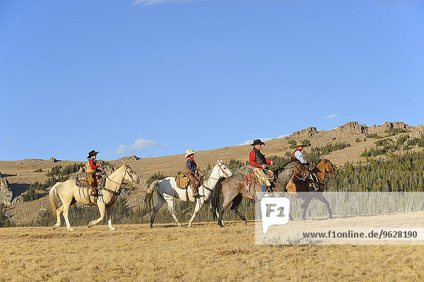 USA  Wyoming  vier Reit-Cowboys