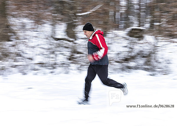 Germany  Baden-Wuerttemberg  Holzberg  senior man jogging in snow