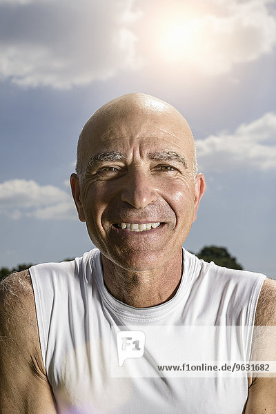Porträt eines glücklichen Sportlers
