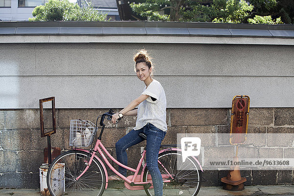 sitzend, Frau, pink, Fahrrad, Rad