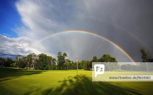 Himmel über grün Golfsport Golf Regenbogen