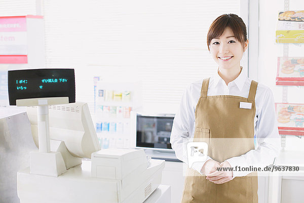 Frau arbeiten Laden jung Zweckmäßigkeit japanisch