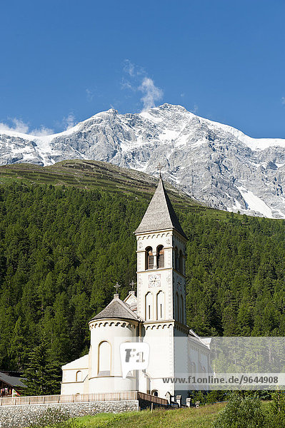 Pfarrkirche St. Gertraud  dahinter Gipfel des Ortler  3905 m  Ortles  Sulden  Solda  Ortler-Alpen  Trentino-Südtirol  Italien  Europa