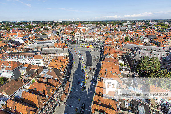 Grand Place  Ausblick vom Belfried auf die Altstadt  Tournai  Hainaut  Belgien  Europa