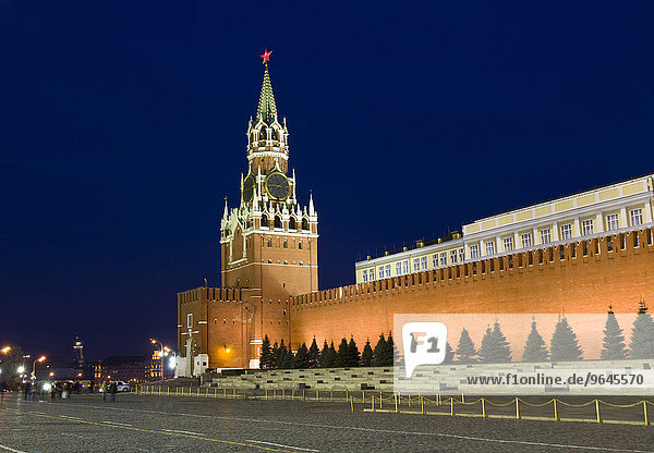 Spasskaya-Turm des Moskauer Kreml bei Nacht  Moskau  Russland  Europa