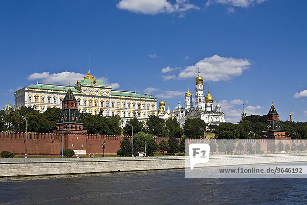Moskauer Kreml mit dem Großen Kremlpalast und den Kreml-Kathedralen  Moskwa  Moskau  Russland  Europa