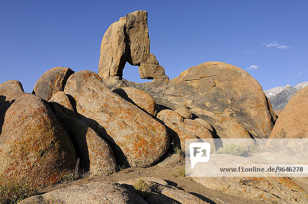 Boot Arch  Steinbogen aus Granit  Alabama Hills  Kalifornien  USA  Nordamerika