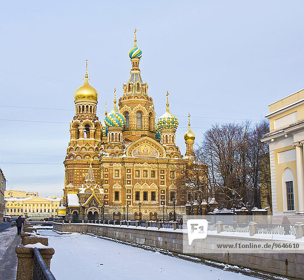 Auferstehungskirche  auch Blutkirche  Erlöserkirche oder Bluterlöser-Kirche  im Winter  Sankt Petersburg  Russland  Europa