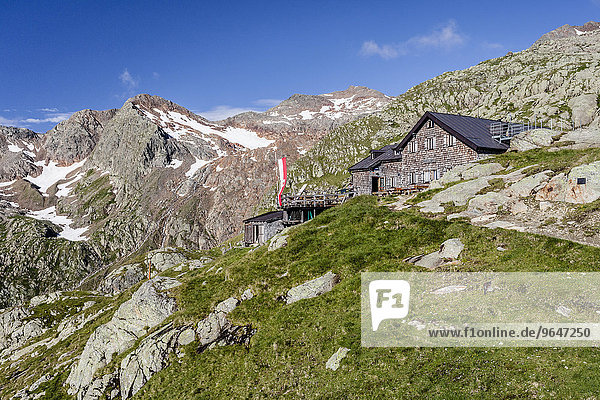 Magdeburgerhütte  hinten die Schneespitz  links die Aglsspitz  Innerpflersch  Wipptal  Brenner  Eisacktal  Südtirol  Trentino-Südtirol  Italien  Europa