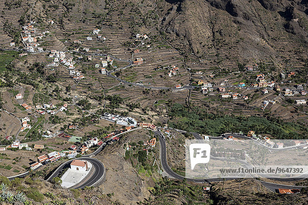 Ausblick vom Mirador Cesar Manrique auf Terrassenfelder und Häuser von Lomo del Balo und La Vizcaina Valle Gran Rey La Gomera Kanarische Inseln Spanien Europa