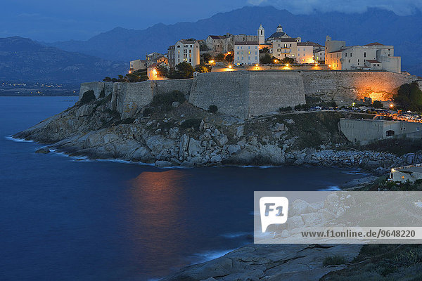 Altstadt mit Zitadelle bei Dämmerung  Calvi  Haute-Corse  Korsika  Frankreich  Europa