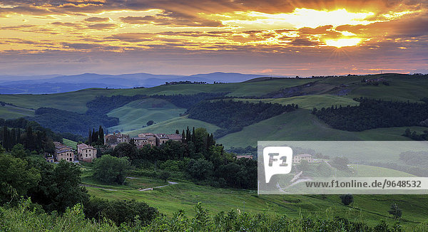 Landschaft  Sonnenuntergang  Val d'Orcia  Vergelle  Toskana  Italien  Europa