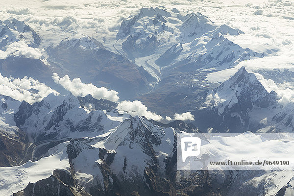 Luftaufnahme von den Walliser Alpen mit dem Dent Blanche  dem Matterhorn  dem Gornergletscher  der Dufourspitze  und der Monte Rosa  Walliser Alpen  Schweiz  Europa
