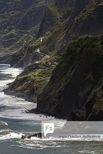 Die Steilküste im Norden von Madeira  bei Ponta Delgada  Madeira  Portugal  Europa