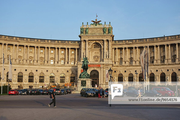 Hofburg am Heldenplatz mit Erzherzog Karl Reiterdenkmal  Innere Stadt  Wien  Österreich  Europa