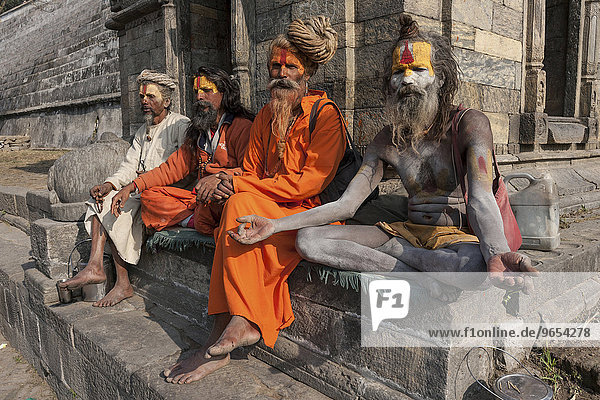 Sadhus  Asketen  heilige Männer  Pashupatinath  Kathmandu  Nepal  Asien