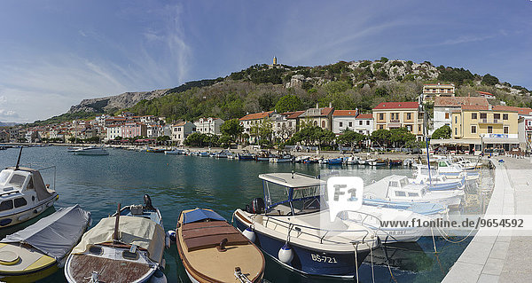 Hafen und Promenade  Ba?ka  Krk  Primorje-Gorski Kotar  Kroatien  Europa