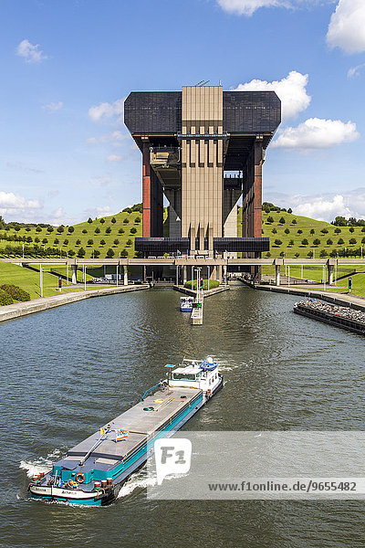 Das Schiffshebewerk von Strepy-Thieu  am Canal du Centre  UNESCO Welterbe  Strépy-Thieu  Hainaut  Belgien  Europa