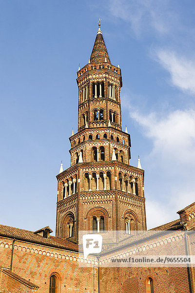 Prachtvoller gotischer Vierungsturm  1347-1349 erbaut  der Basilika  Zisterzienserabtei  Abbazia Chiaravalle Milanese  Rogoredo  Mailand  Lombardei  Italien  Europa