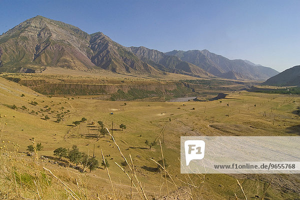 Karge Gebirgslandschaft von Dushanbe in den Pamir  Tadschikistan  Zentralasien  Asien