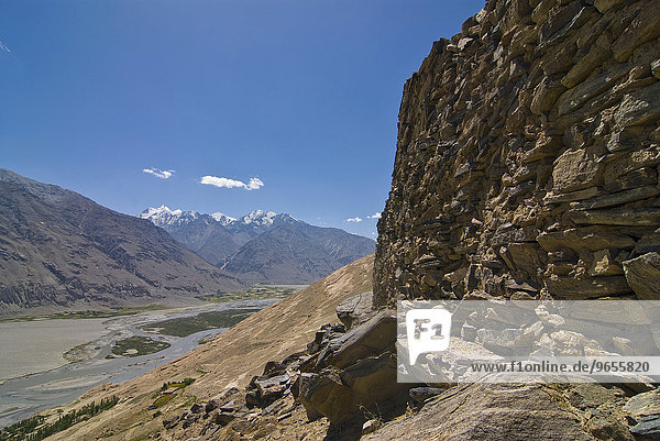 Alte Burg im Gebirge  bei Langar  Wakhan Korridor  Tadschikistan  Zentralasien  Asien