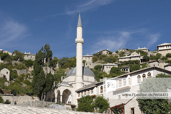 Stadtansicht mit Minarett einer Moschee  Pocitelj  Bosnien  Europa