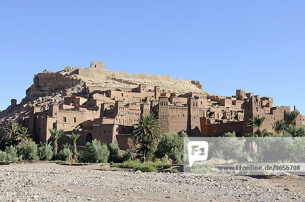 Als Filmkulisse bekanntes Bergdorf am Rande der Sahara  Ait Benhaddou  Marokko  Afrika