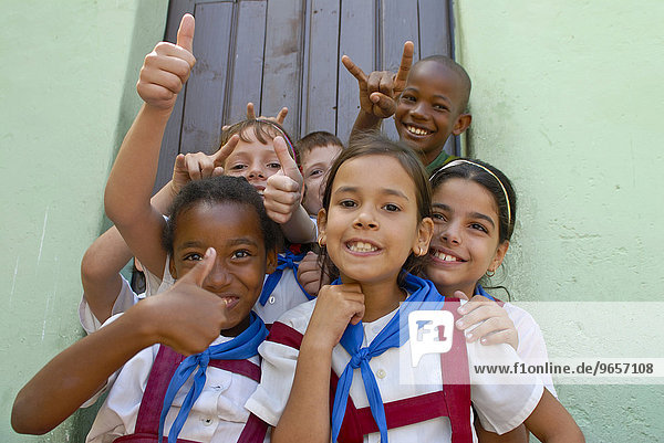 Schoolchildren in school uniform in Camaguey  Cuba  Caribbean  North America