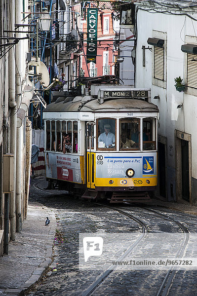 Famous tram 28 going through the old quarter  Alfama  Lissabon  Distrikt Lissabon  Portugal  Europa