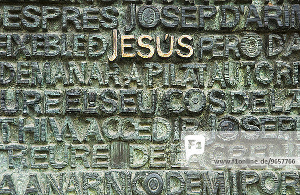 '''Jesus'' Inschrift im Portal der Sagrada Familia Kathedrale in Barcelona  Spanien  Europa'