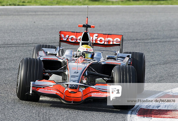 Lewis Hamilton im McLaren Mercedes Formel 1 Boliden auf dem Circuit de Catalunya  Barcelona  Spanien  Europa