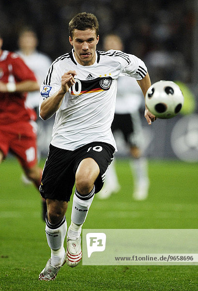 Lukas PODOLSKI  WM-Qualifikationsspiel Deutschland-Wales 1:0  15.10.2008  Mönchengladbach  Nordrhein-Westfalen  Deutschland  Europa
