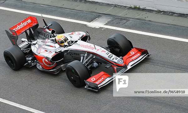 Lewis HAMILTON im McLaren-Mercedes MP4-24 bei Formel 1 Testfahrten auf dem Circuit de Catalunya bei Barcelona  Spanien  Europa
