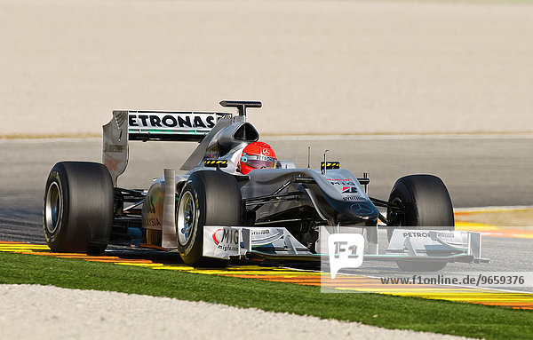 Michael SCHUMACHER GER testet den Mercedes MGP W01 bei Formel 1 Tests in Valencia Spanien Europa