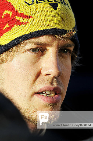 Portrait Sebastian Vettel GER Red Bull Racing bei Formel 1 Testfahrten auf dem Circuit Ricardo Tormo bei Valencia Spanien Europa
