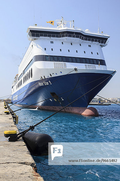 Passagierfähre Blue Star 2 im Hafen von Rhodos  Dodekanes  Südliche Ägäis  Griechenland  Europa