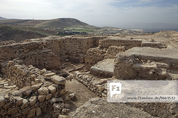 Pella  Ausgrabungen  Grundmauern kanaanitischer Migdol-Tempel  Bronzezeit  1600 vor Christus  Jordantal  bei Irbid  Jordanien  Asien