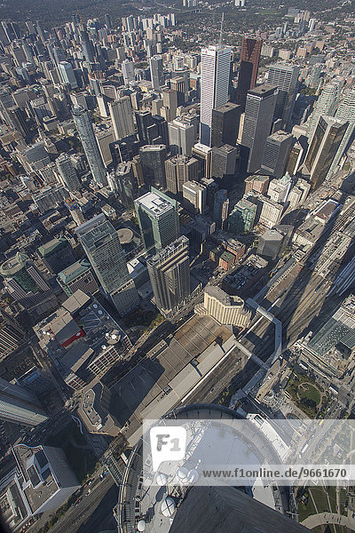 Ausblick vom CN Tower auf Hochhäuser  Toronto  Provinz Ontario  Kanada  Nordamerika