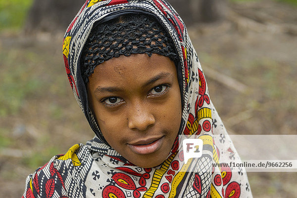 Traditionell gekleidete einheimische Frau  Moheli  Komoren  Indischen Ozean  Afrika
