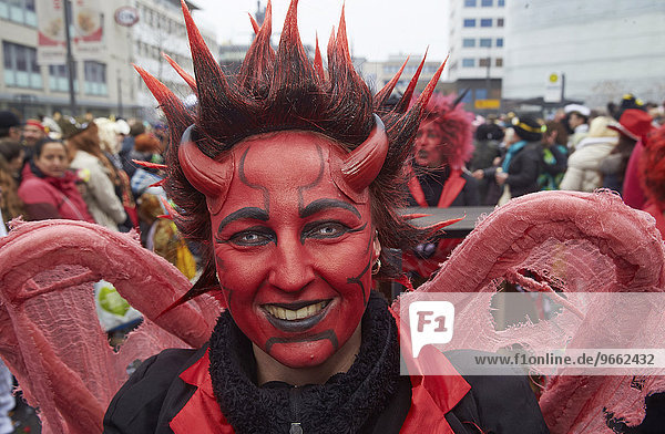 Teufelskostüm  Rosenmontagszug  Karneval  Koblenz  Rheinland-Pfalz  Deutschland  Europa