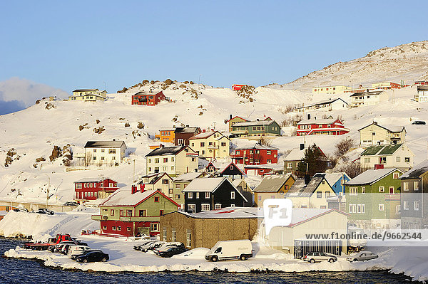 Schneebedeckte Siedlung  Honningsvag  Mageroya  Nordkapp  Finnmark  Norwegen  Europa