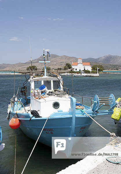 Fischerboot im Hafen  Elafonisos  Ionische Insel  Peloponnes  Griechenland  Europa