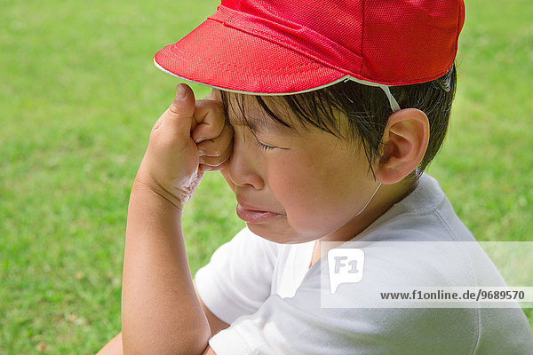 Japanese kid crying in a park