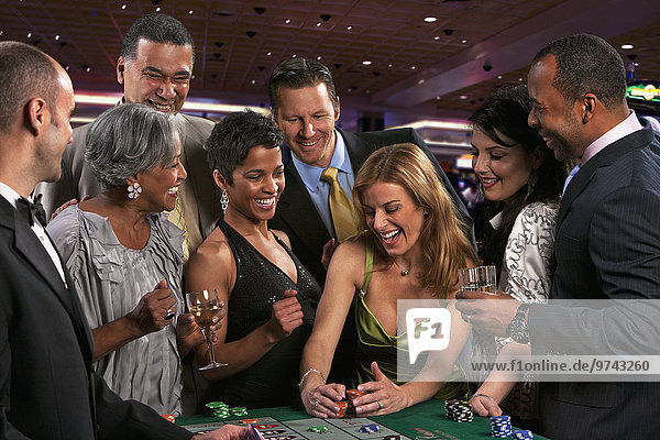 Freundschaft Begeisterung Glücksspiel Casino Tisch Roulette