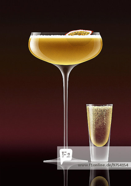 Pornstar Martini Cocktail mit Sekt im Schnapsglas